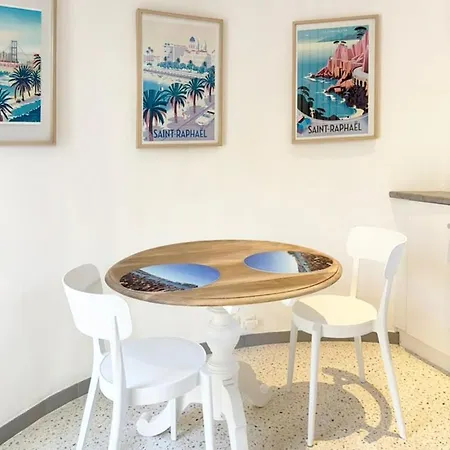 Apartmán In A Towel For Two Pool And Sea Saint-Raphaël